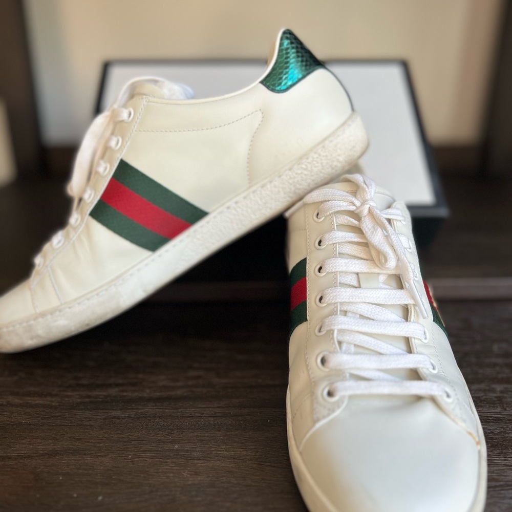 Gucci WOMEN'S ACE SNEAKER WITH BEE - Picture 11 of 14